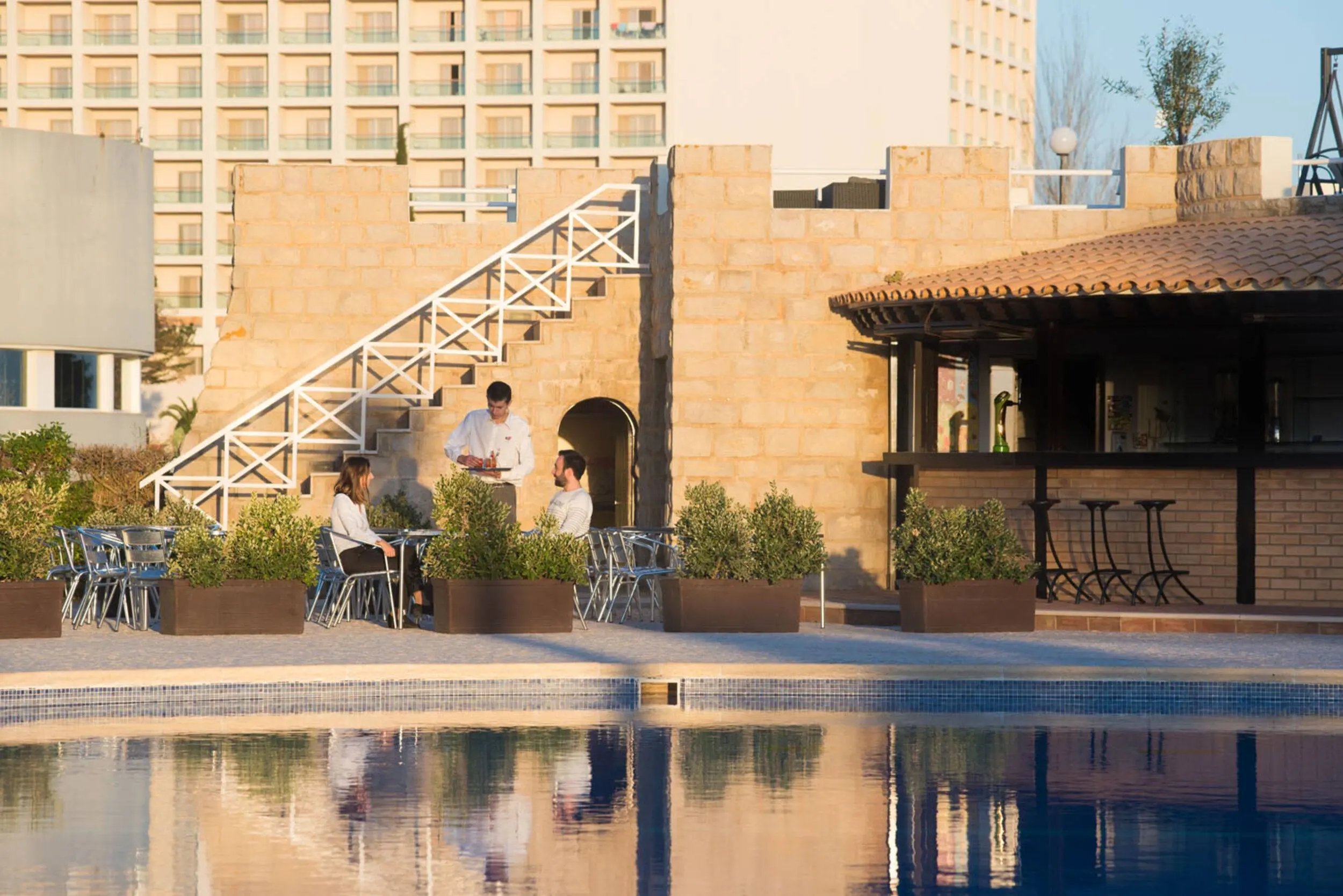 VG-Ampalius-Bar-Piscina-1_Baixa