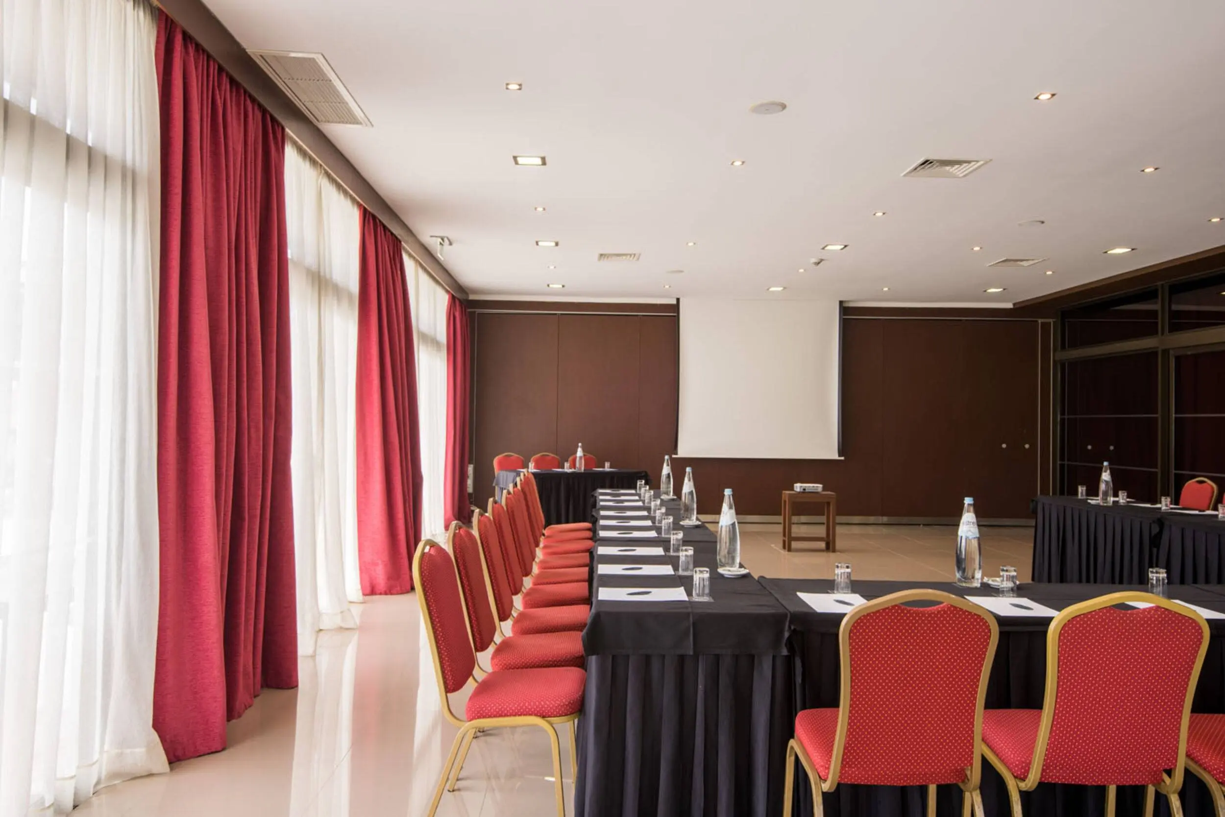 VG-Cascais-Sala-Reunioes-2_Baixa