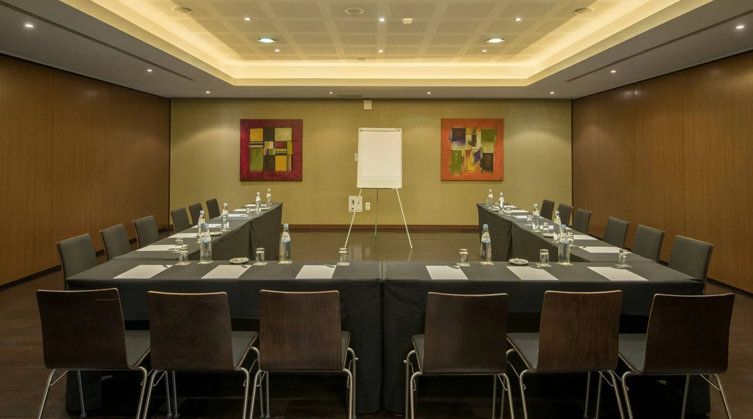 VG Coimbra_SalaReuniao_Paquita_1_Baixa