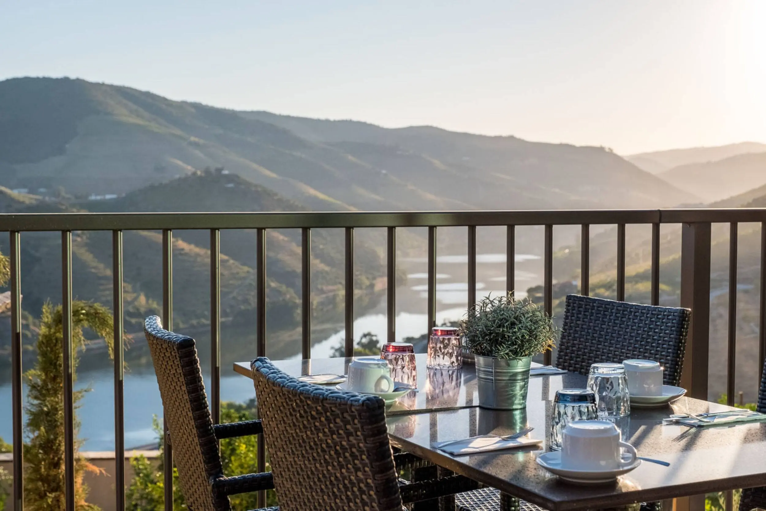 VG-Douro-Vineyards-Restaurante-Val Moreira-10_Baixa