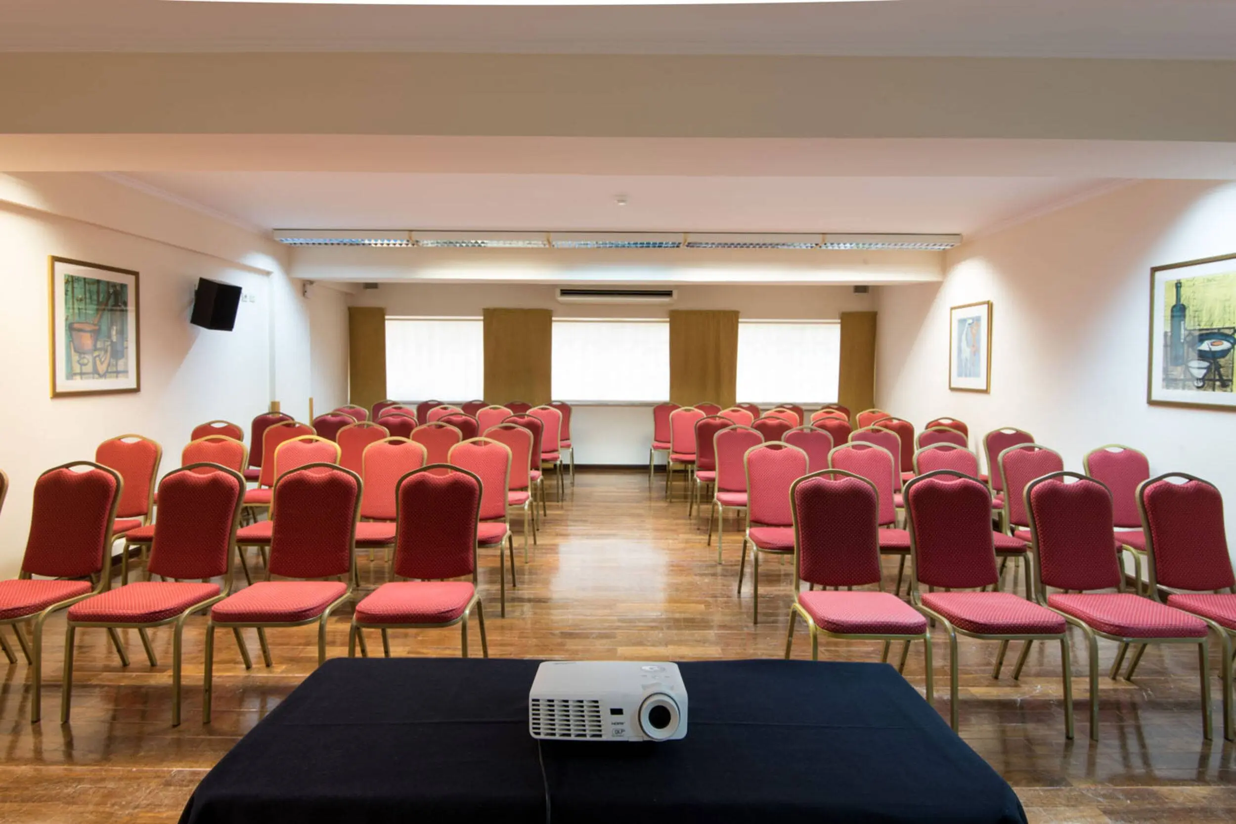 VG-Estoril-Sala-Reuniao-4_Baixa