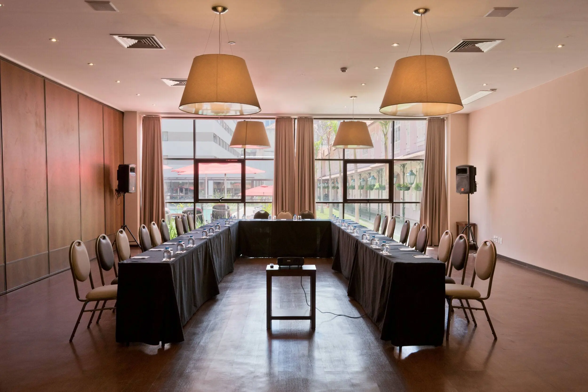 VG_RIO-sala-de-reuniao-mangueira