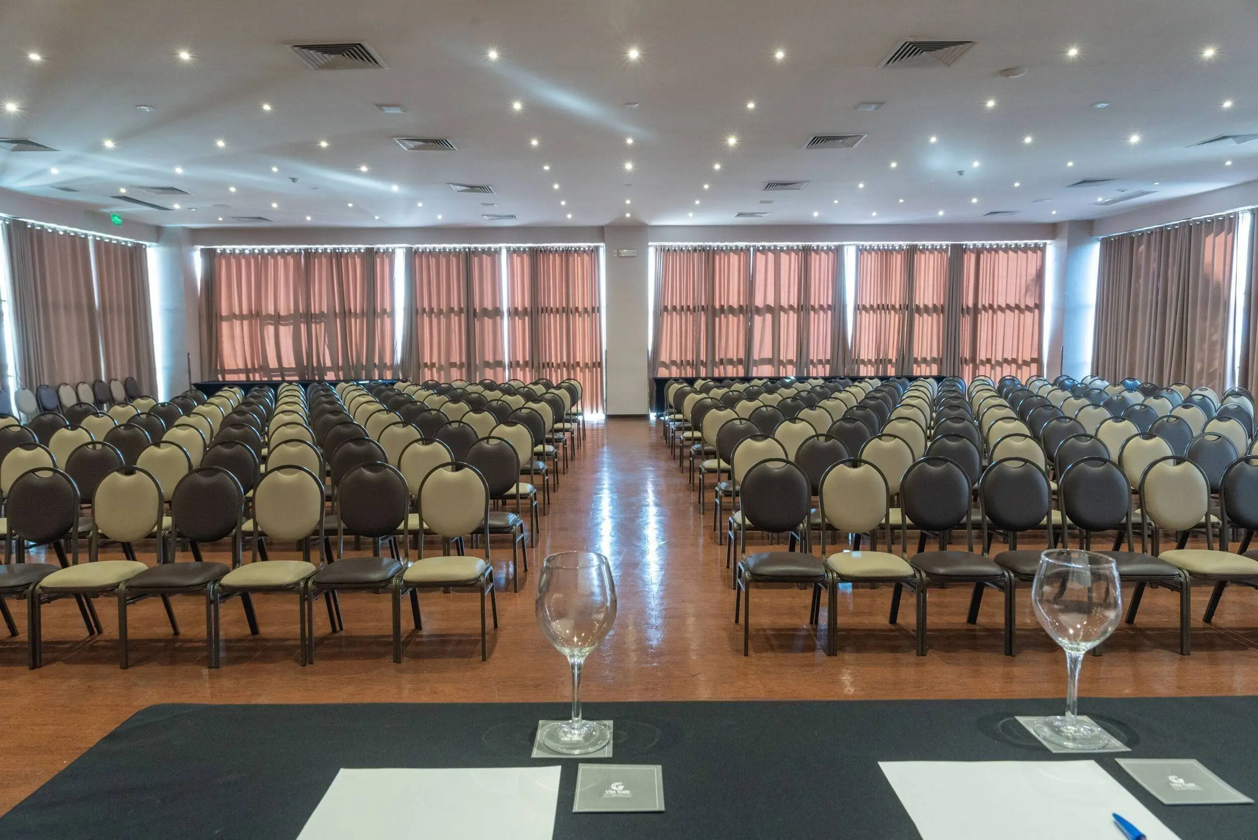 VG_RIO-sala-de-reuniao-vila-isabel