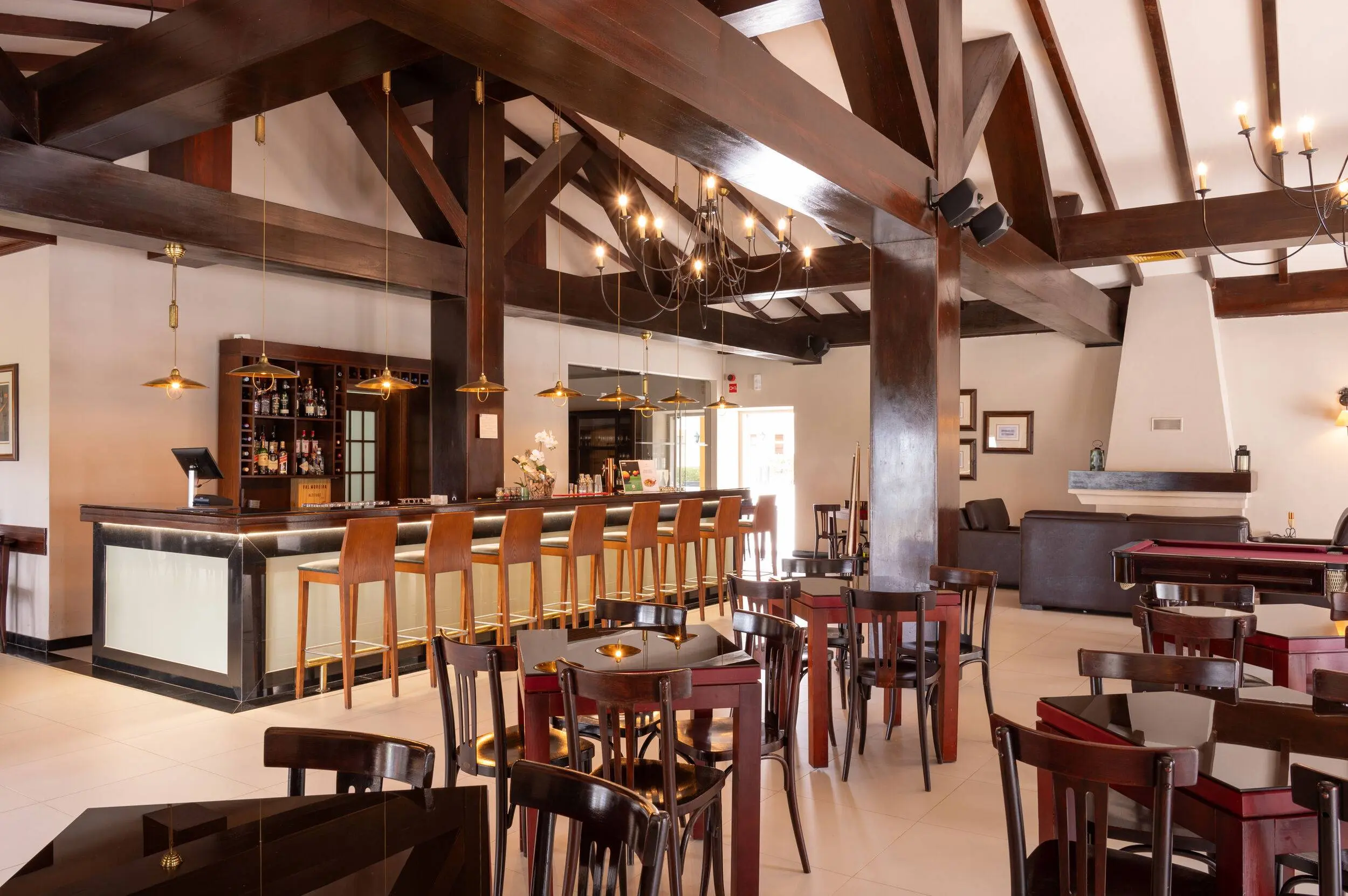 vila-gale-alentejo-vineyards-bar_6