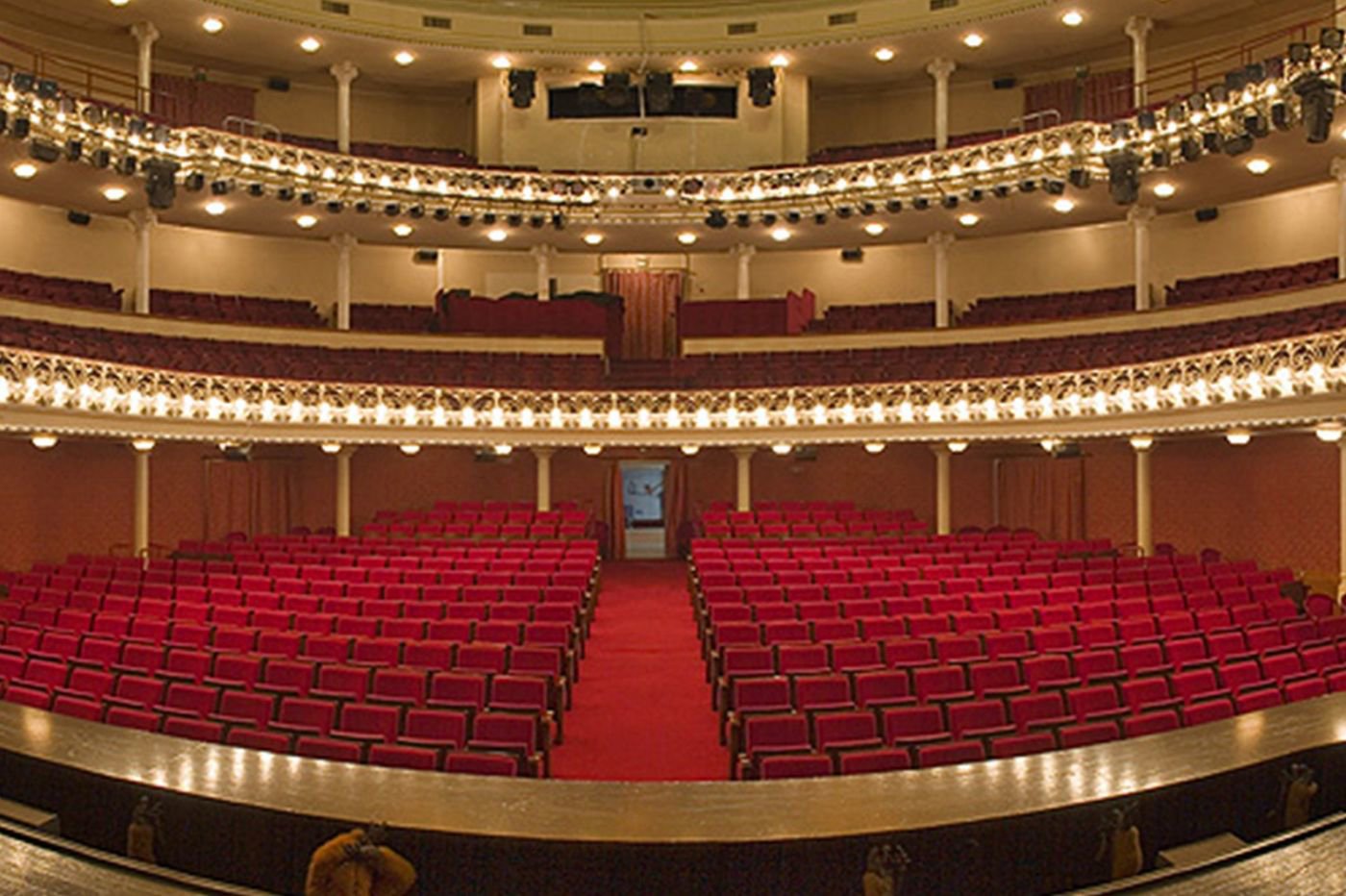Vá ao teatro com a Vila Galé!