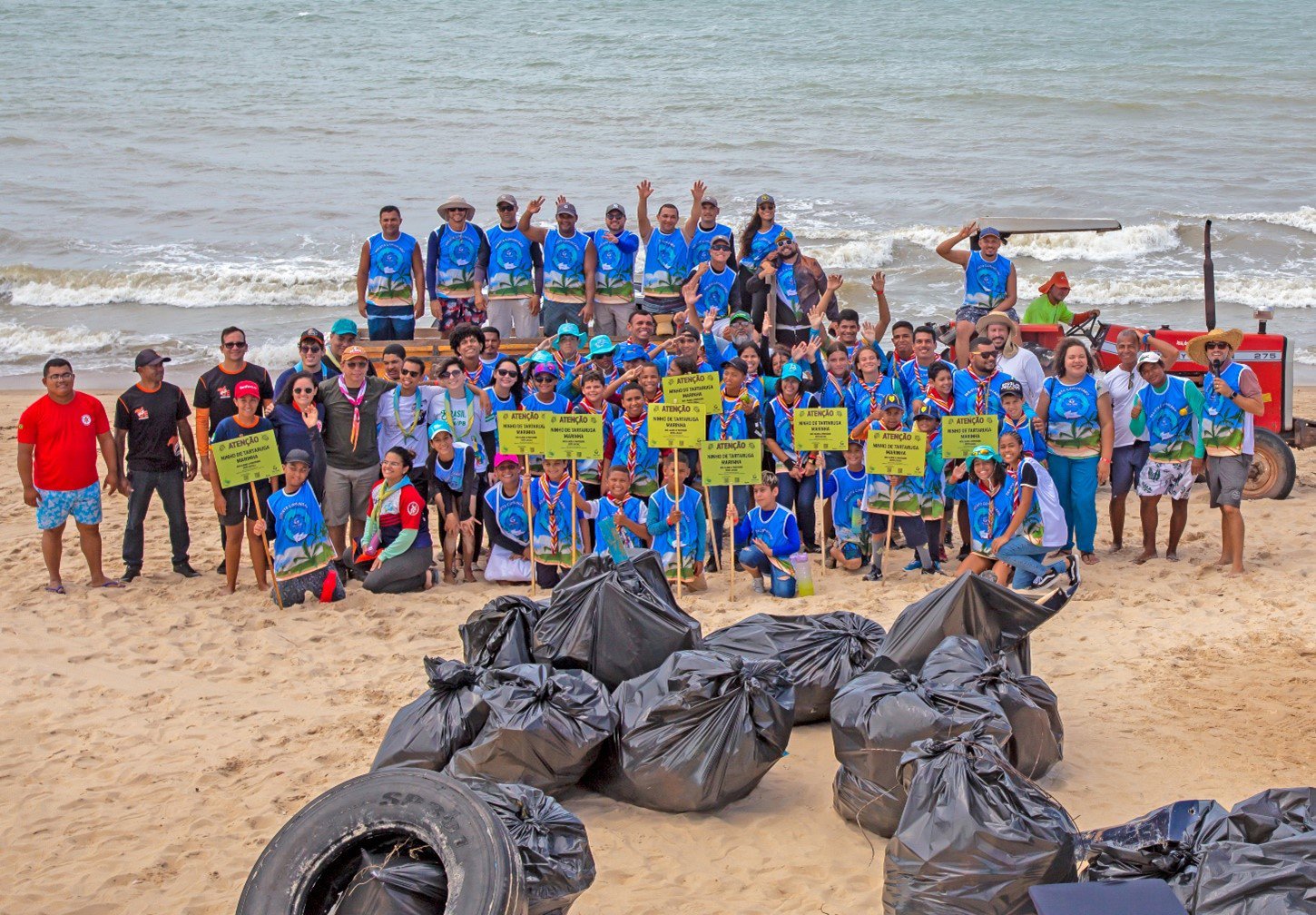 Vila Galé retira uma tonelada de lixo da praia de Touros, no Rio Grande do Norte